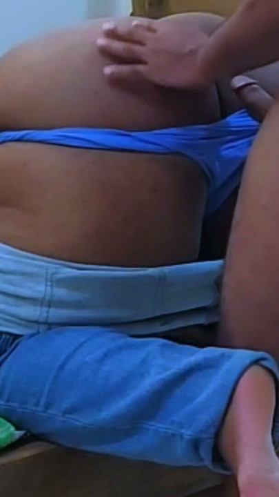 Arkadaşımın seksi karısını dışarıda erkek arkadaşıyla yakaladım ve ona ceza verdim & kocasıyla video çağrısı yaparak paylaştım | Klip 2