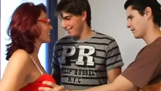 Milf pirang bercinta setelah pijat (film asli lengkap)