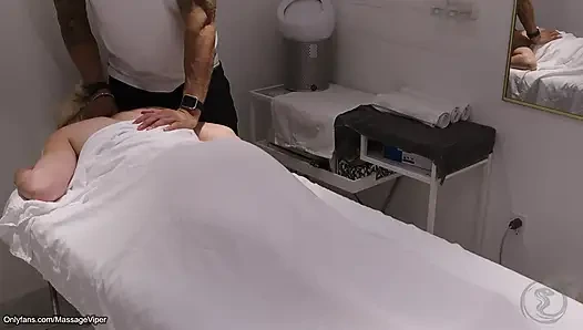 Client Switches Roles and Turns into the Masseuse!