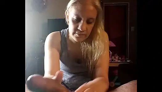 Tante seksi lagi asik nyepong kontol