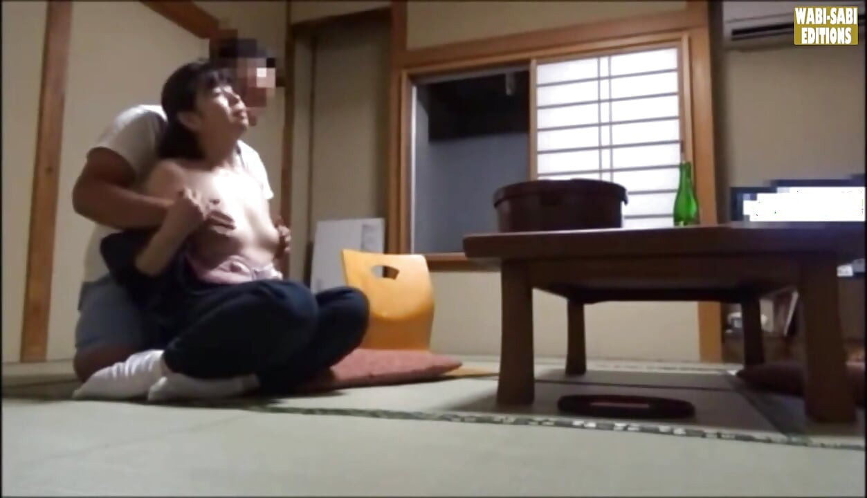 下班後在私人房間被拍到的溫泉服務員的誘惑 -Scene.3