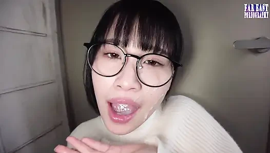 Tatlı gözlüklü tatlılar tembel bir günde sonsuz gulp mutluluk içinde sıcak damlaların tadını çıkarıyor -bölüm.1