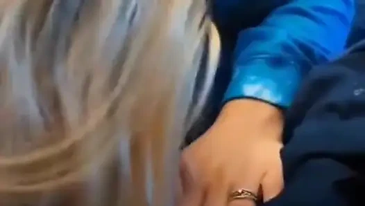 Горячая, сексуальная, дрочка превращается в лизание, сосание, мокрый минет! Смотри, как я заставляю его стонать!