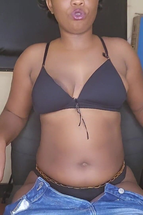Exclusive Video for the Karate Woman Masturbate Her Pussy in the Studio