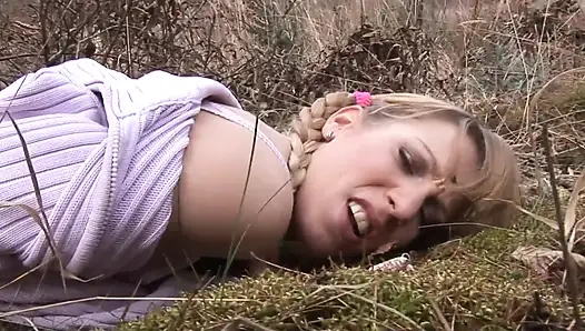 Riesiges sperma 4 zierlicher teenager wird in vielerlei hinsicht penetriert