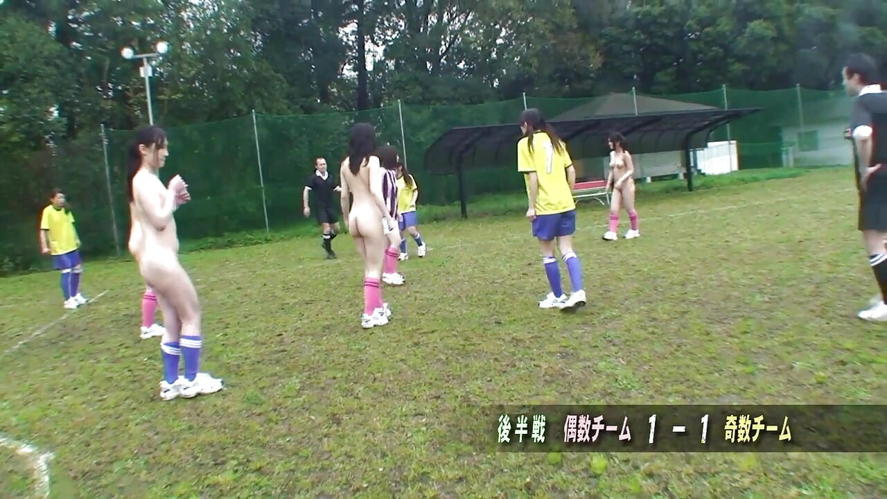 Japonská fotbalová holka má chlupatou kundičku tvrdě udeřenou - obrovská exploze creampie!