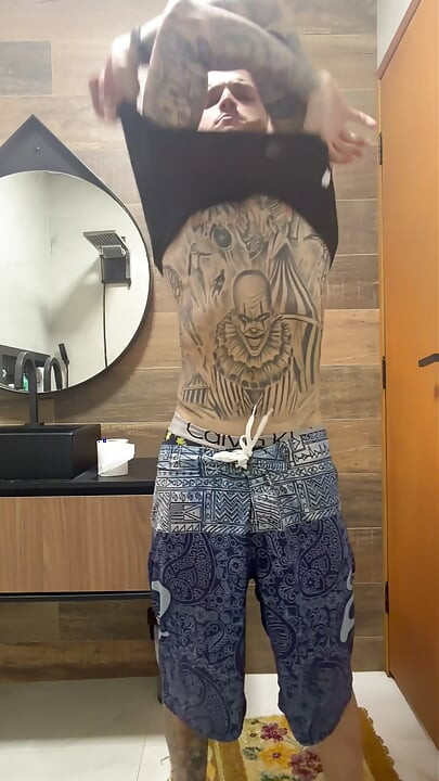 Erick Diaz exibindo o pauzao