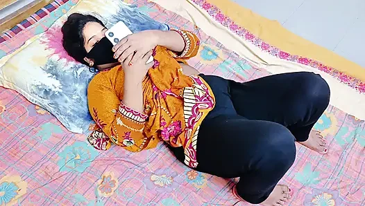 Hintli bangla genç kız ateşli mastürbasyon yapıyor
