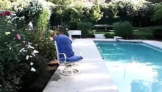 Sarışın orta yaşlı seksi kadının vahşi ayak fetişi ve sert seans