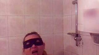 Elli Carter in the bathroom