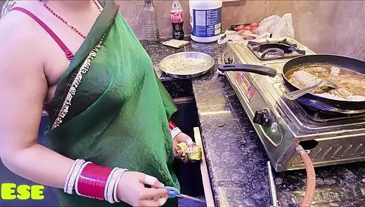 Itni Pyaari Bhabhi ko Bina Chudai Kare Kaise Chhdd Dun!!!