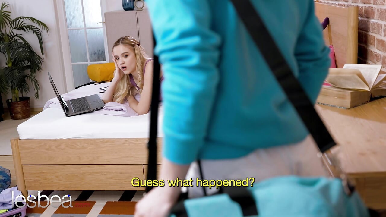 Ayudando a su mejor amiga con lesiones deportivas - Lesbea