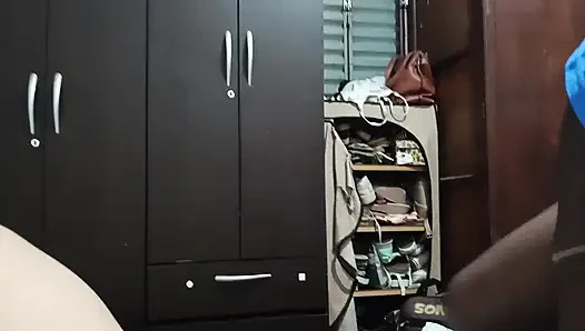 I sucked the naughty girl's pussy on the bed