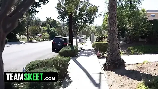 Lezzetli zenci bebek Ashley Aleigh büyük zenci binme becerilerini gösteriyor - teamskeet