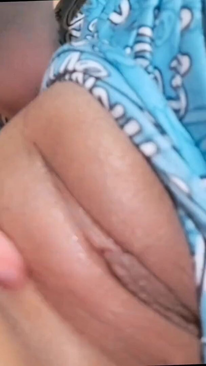 COLOMBIAN GIRL IS SEEN BY HER STEPFATHER AND GIVES HIM IN THE ASS | Clip 1