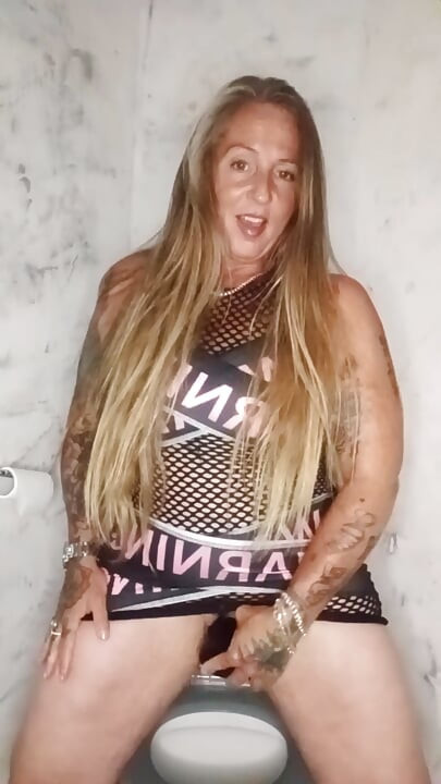 WARNING-Black Dildo Squirt