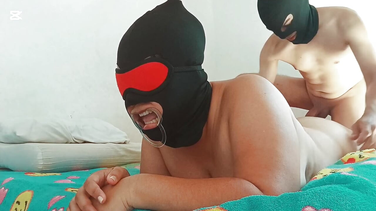 Soție amatoare călărind pe pula mea