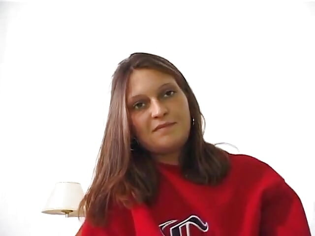 Doris 19, jonge brunette probeert een filmster te zijn