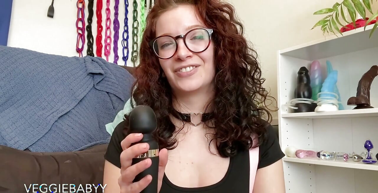 ¡El juguete habla # 4! Éste es sobre todo el ambiente. ¿Quieren verme hablar de mi parafernalia bdsm?