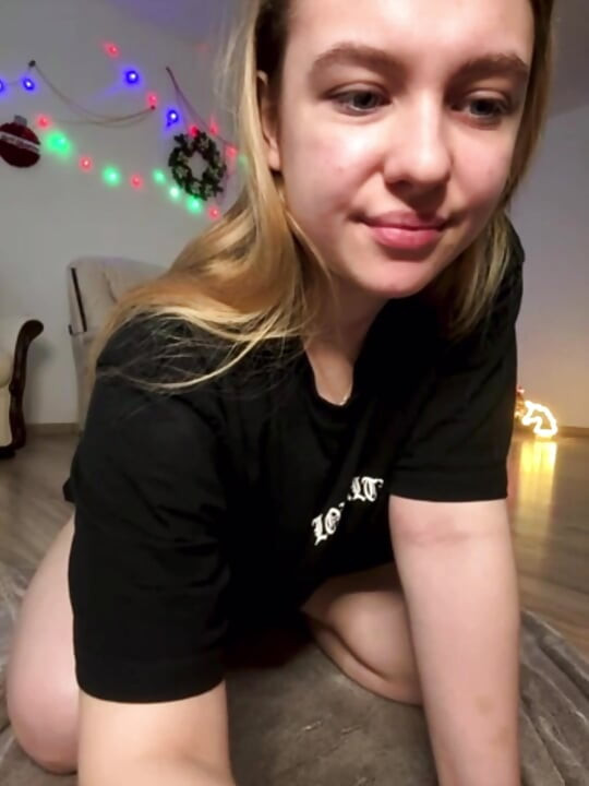 Пышная трах-вибрация в тугой киске