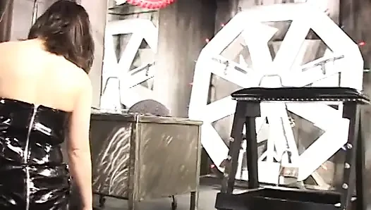 Porno yıldızlarının iş başında kamera arkası görüntüleri