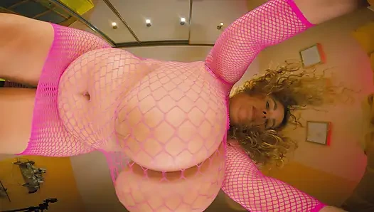 Milf hüpft ihre riesigen titten nur auf deinem gesicht