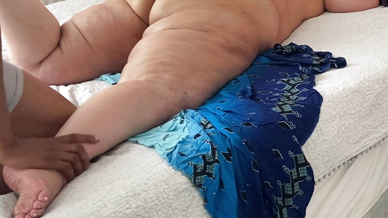 Suculenta bunda milf adora assistir bbc nut. Britânica madura milf ao lado brinca com Hard BBC. Interracial