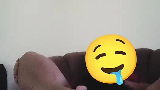 我的邻居如此湿润地舔我的阴户