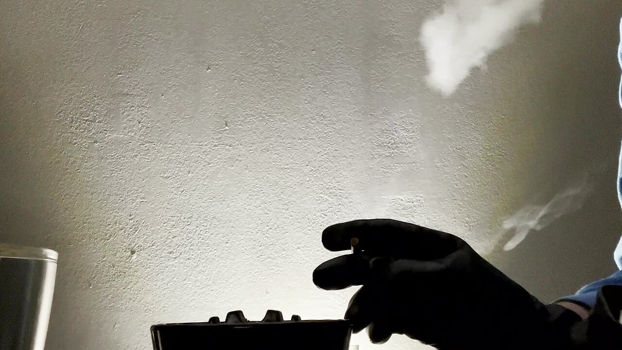 MY DIRTY ASHTRAY MORE 120 MENTHOLS IN MY HOTEL ROOM