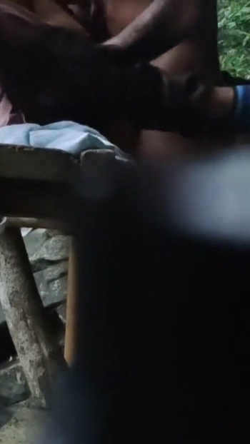 Desi pubblico hardcore all'aperto alle cascate parte 1 | Clip 3