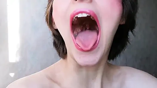 Giantess yenmeyi sevdiğini fark ediyor