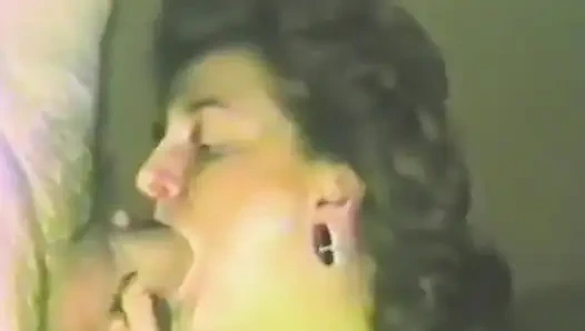 Пара снимает себя на видео трахающихся в любительском видео