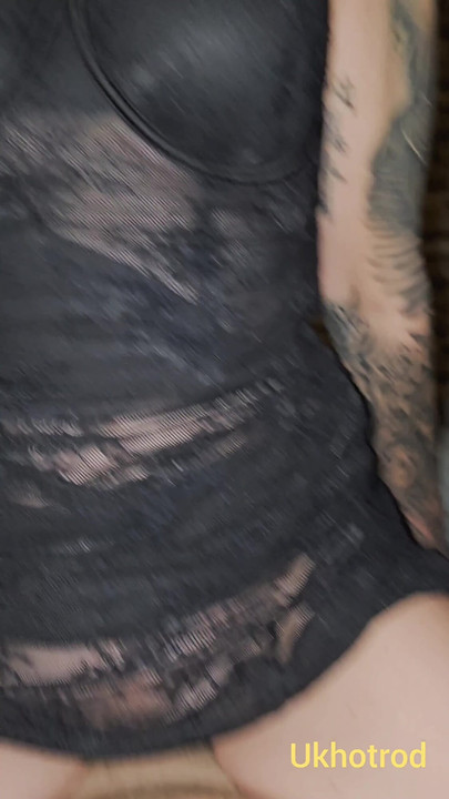 Une femme sexy chevauche ma bite et joue avec sa chatte pour se faire crémer | Clip 1