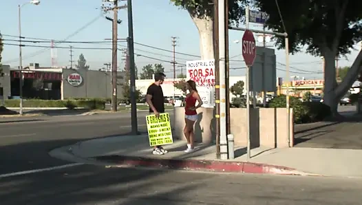 Billy Glide büyük memeli ateşli hatunla sikişiyor