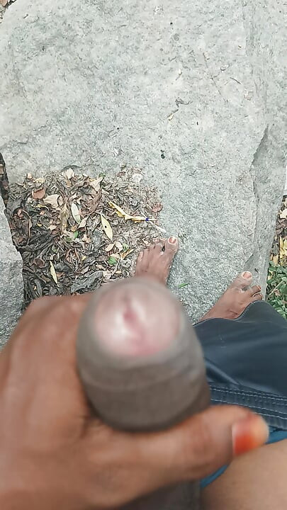 Ibu mertua nontonin aku di hutan dalam 1 detik