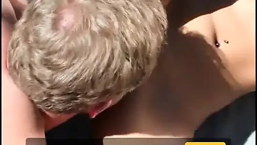 Pantat bahenol cewek sange rambut pirang ini dientot habis-habisan sama kontol besar di luar ruangan
