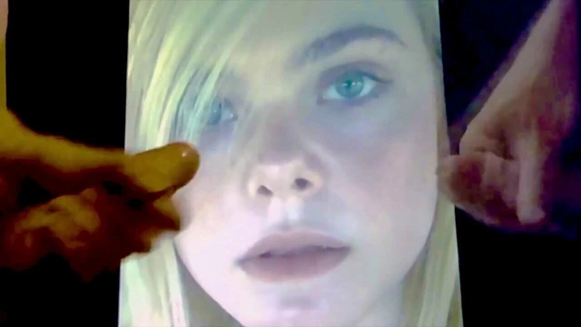 Elle Fanning double tribute