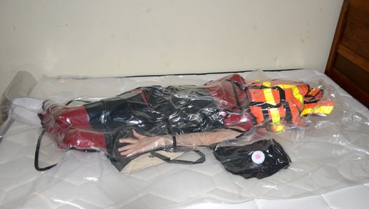 Nov 12 2023 - Vacpacked con mis Stearns BeeSteel Hiviz Lifevest, guantes de goma, delantales de PVC y delantales de goma
