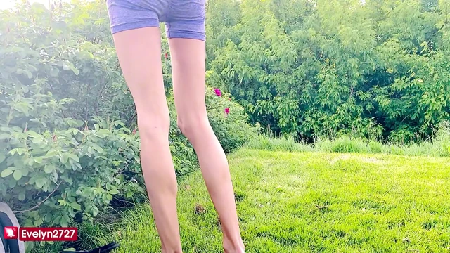 Public flashing in parc yoga shorts flip flops