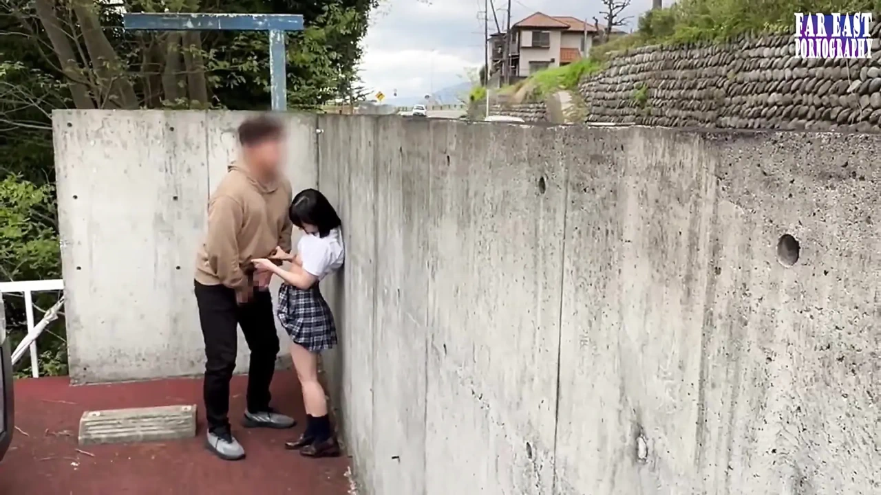 一个光滑紧致的美女在大胆的暴露玩法中弹跳的提升疯狂 -Ep-1