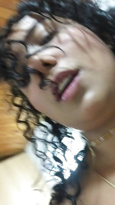 I masturbate the pussy thinking about my lover and I make a video.