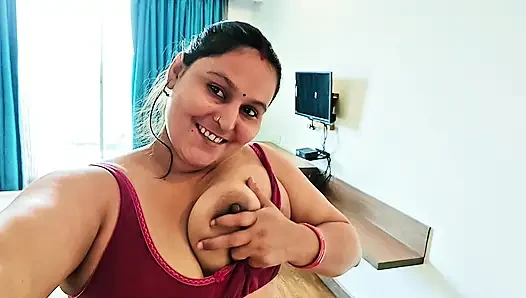 Indisches paar intim im hotelzimmer