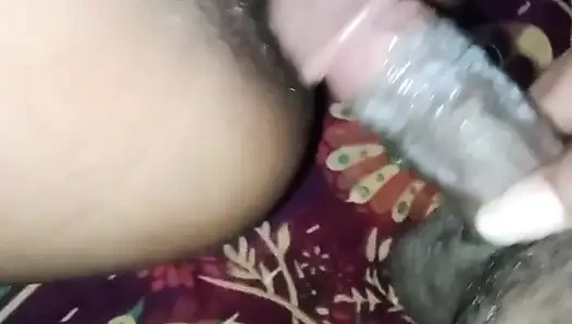 Desi bhabhi ko land munh mein dekhkar chut faadi