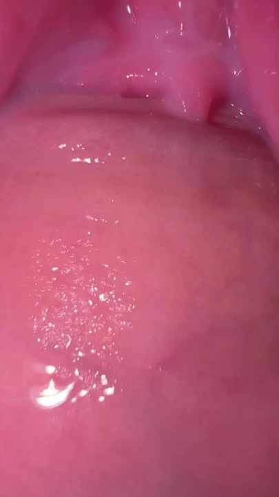 继兄弟的妻子在高潮后喷出, 我操了她紧致的阴户