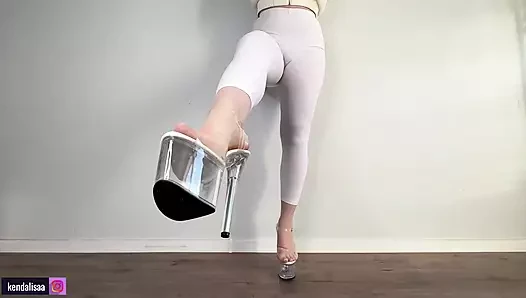 Squirts porn video – Close up squirt standing with legguins!