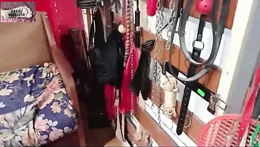 İtaatkâr Ayaklarini Seviyor Ve Sahibinin Sikini Emiyor 1