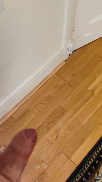私の小さなチンポがイキまくり