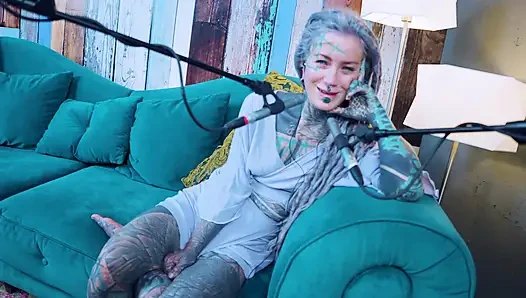 P hakkında konuşuyorum - tutku - asmr podcast sfw konuşuyor gotik sıska kız dreadlocks dövmeli model dövmeli kız