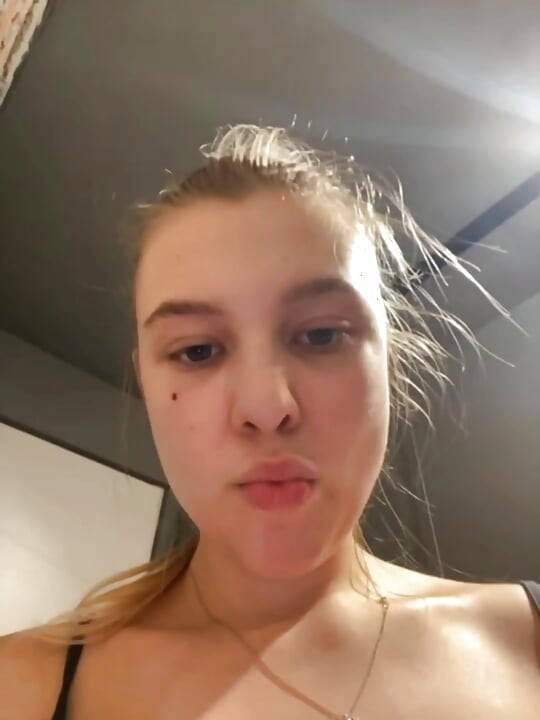 Jucielussie cumming in the gym