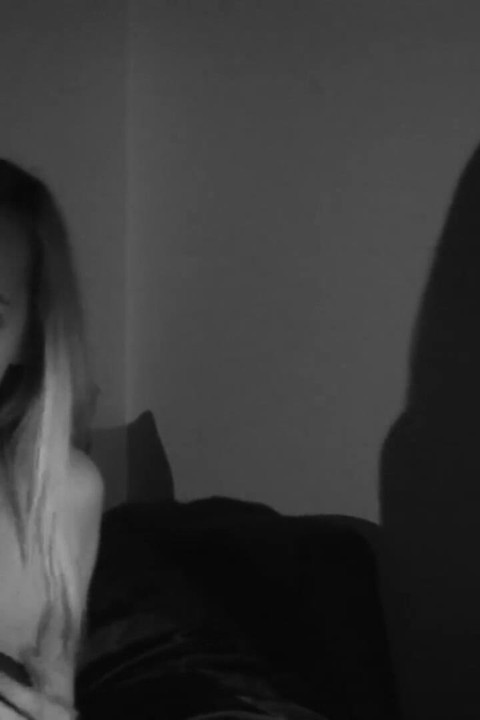 金髮美女控制高潮